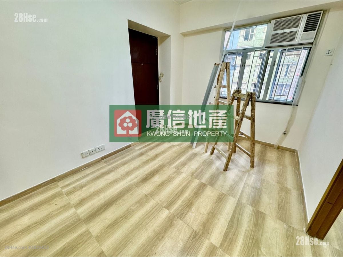 Cheong Mow Building Sell 2 Bedrooms , 1 Bathroom 356 ft²
