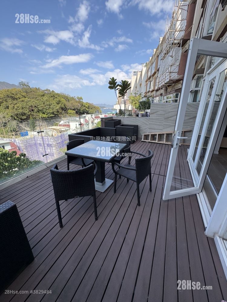 The Beverly Hills Sell 4 Bedrooms , 2 Bathrooms 1,902 ft²