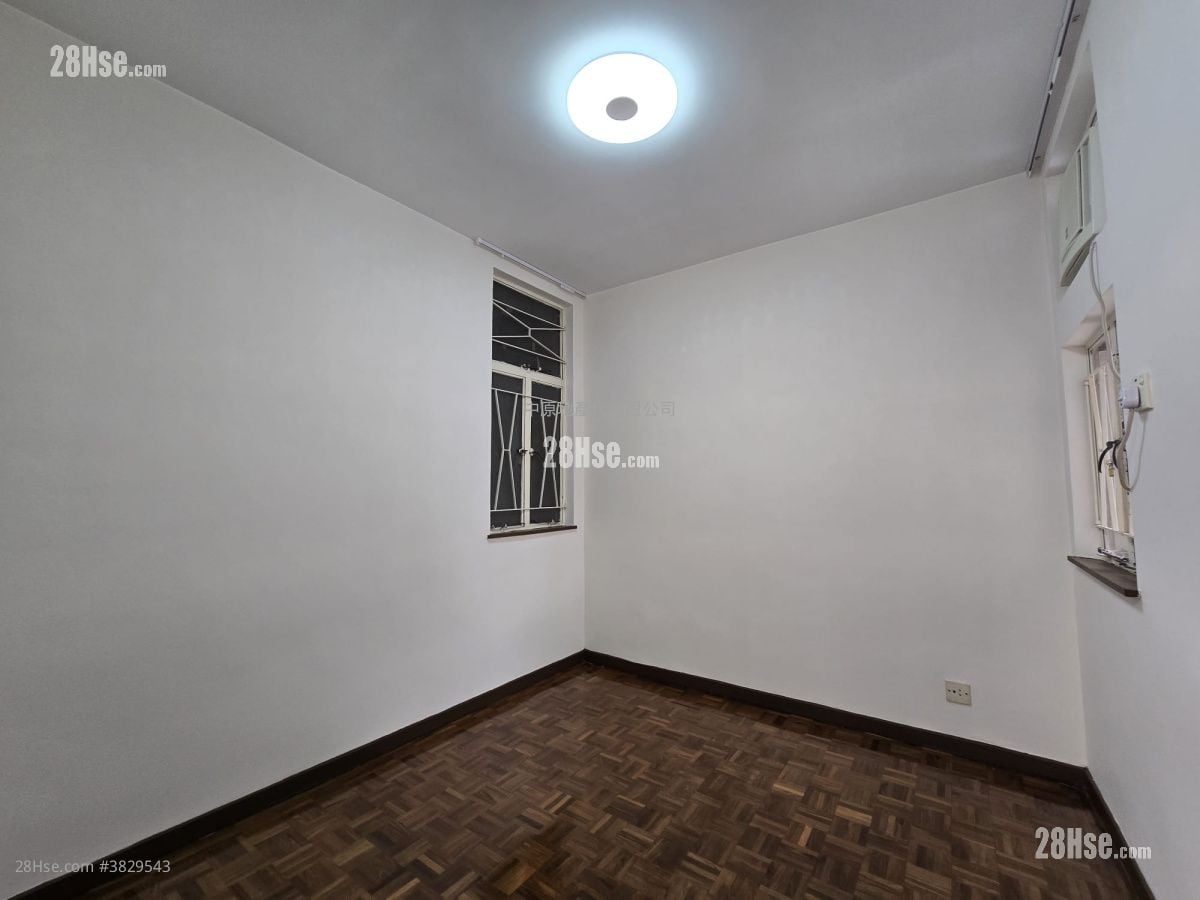 Luk Yeung Sun Chuen Rental 3 Bedrooms , 1 Bathroom 582 ft²