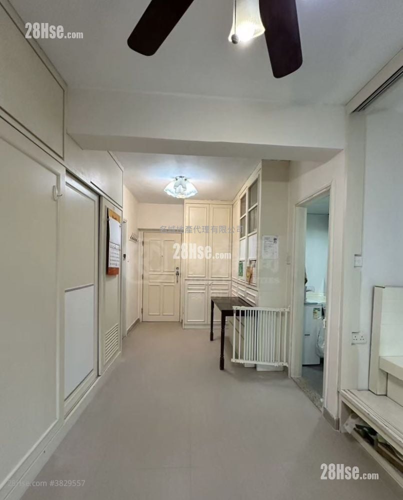 金狮花园 售盘 3 房 , 2 浴室 266 平方尺