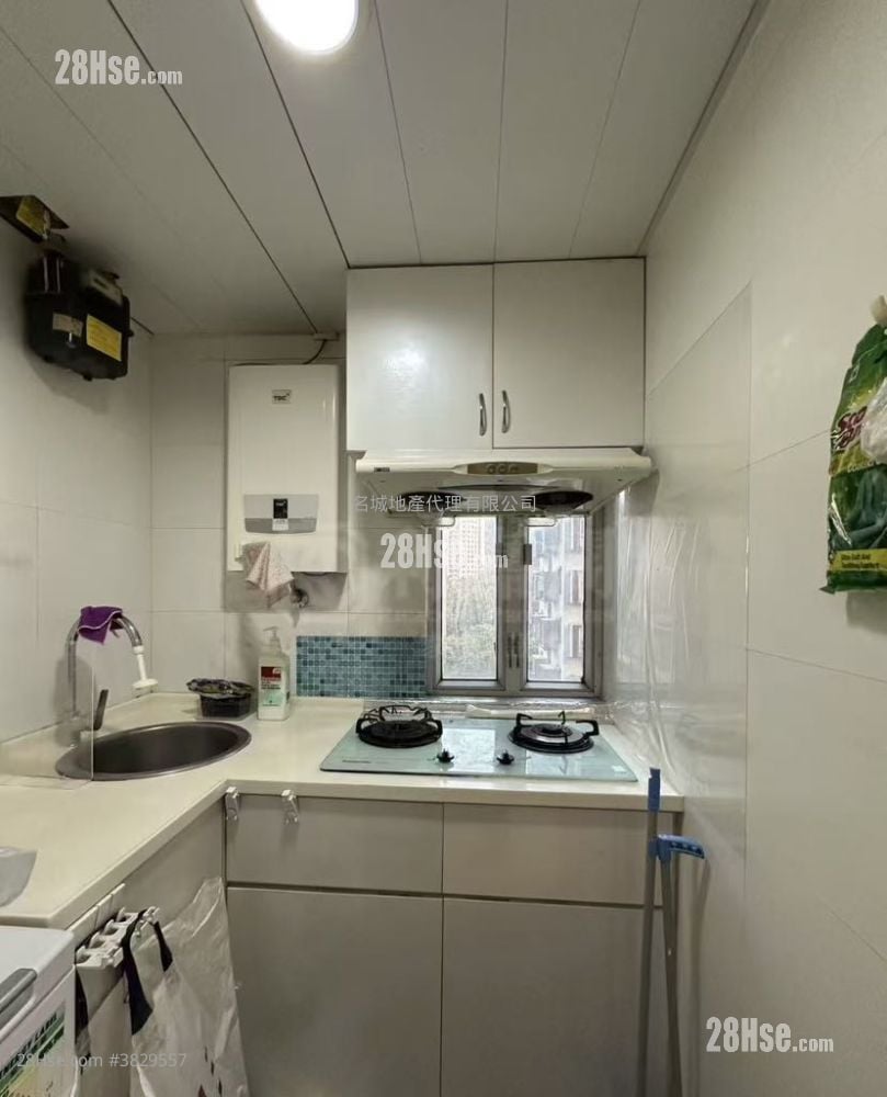 金狮花园 售盘 3 房 , 2 浴室 266 平方尺