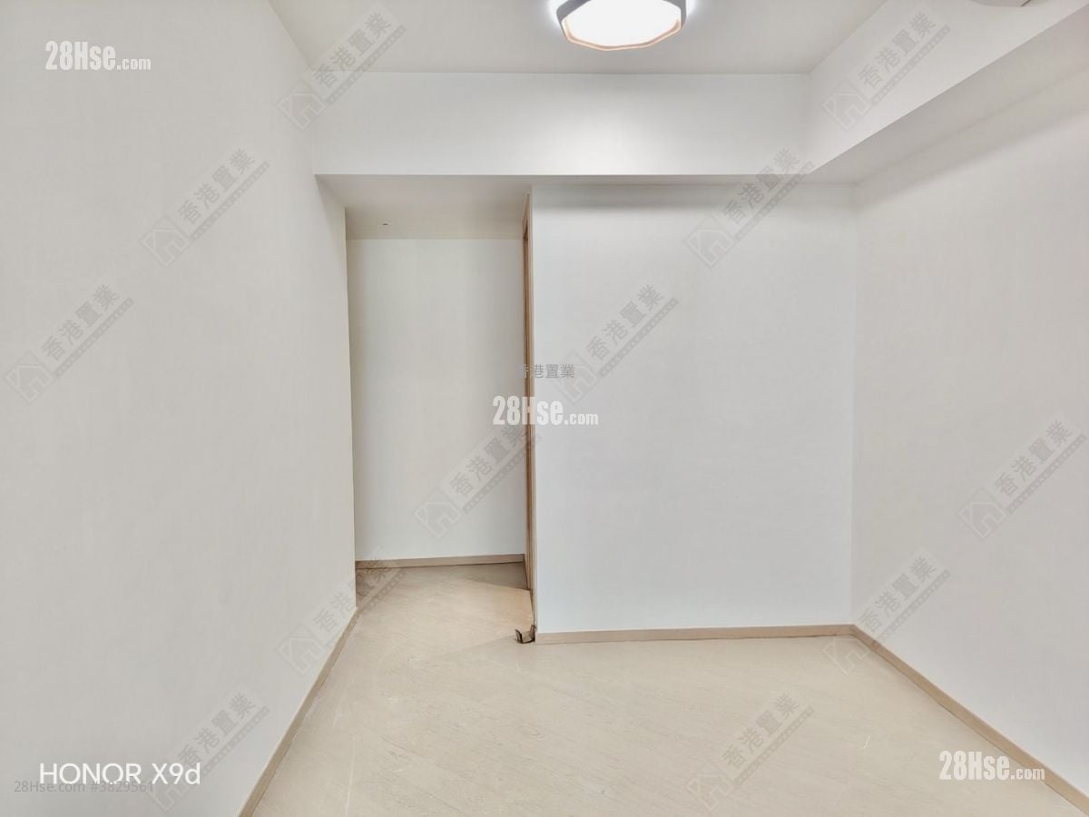 living room: One Victoria Rental 3 Bedrooms , 2 Bathrooms 656 ft²
