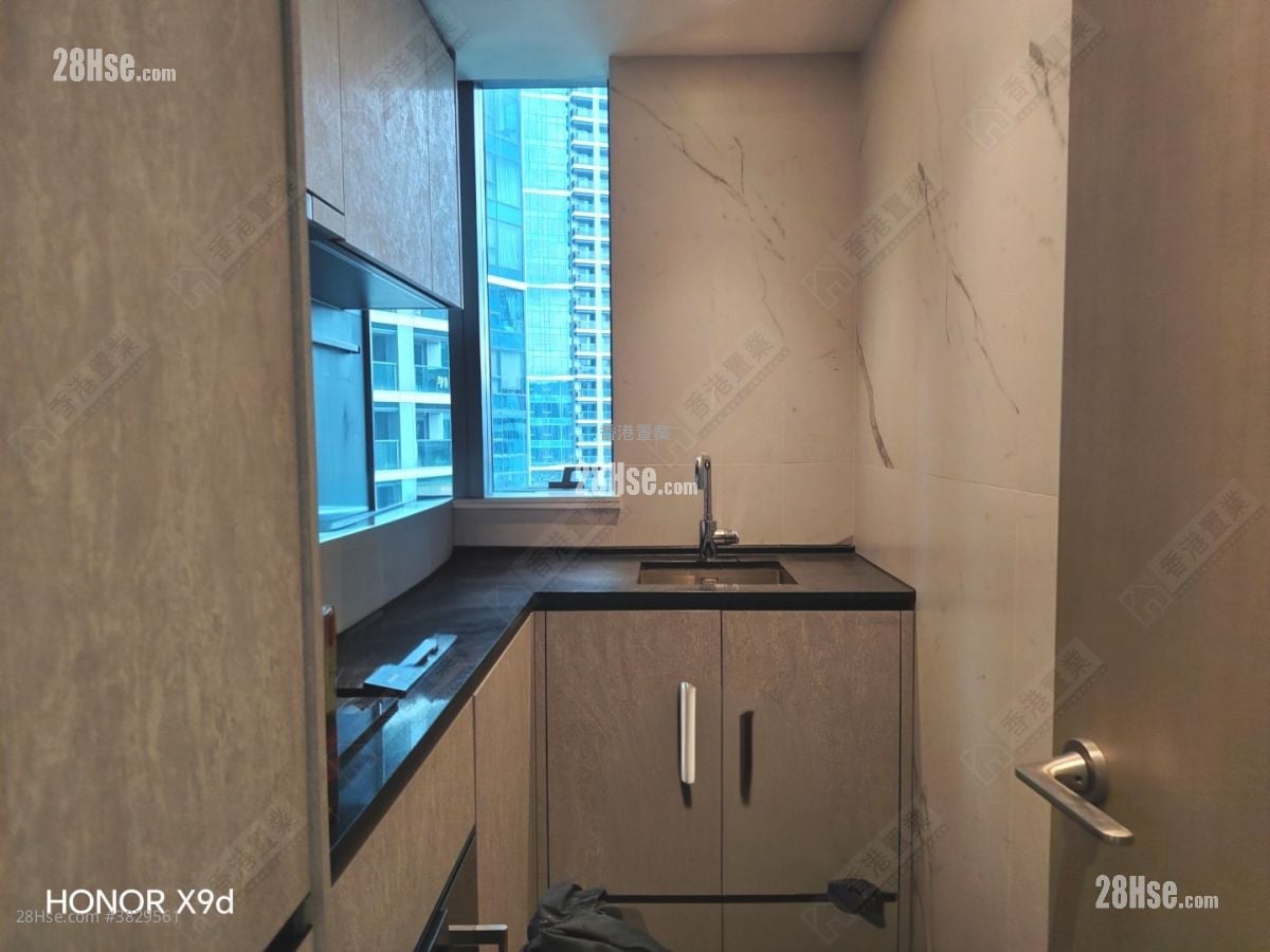 kitchen: One Victoria Rental 3 Bedrooms , 2 Bathrooms 656 ft²
