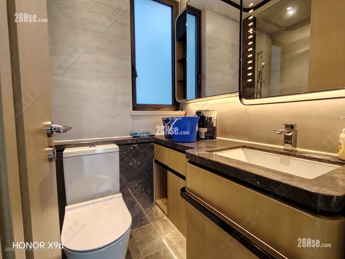 bathroom: One Victoria Rental 3 Bedrooms , 2 Bathrooms 656 ft²
