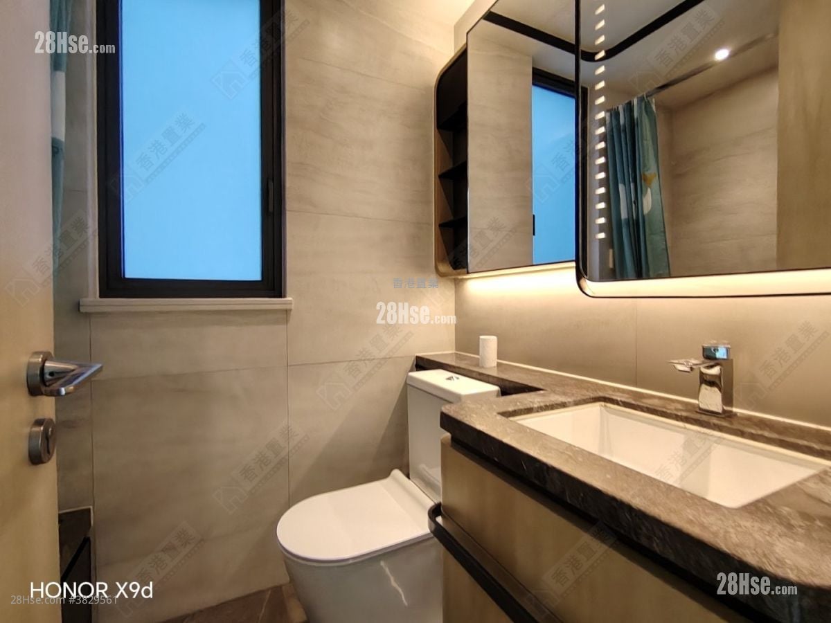 bathroom: One Victoria Rental 3 Bedrooms , 2 Bathrooms 656 ft²
