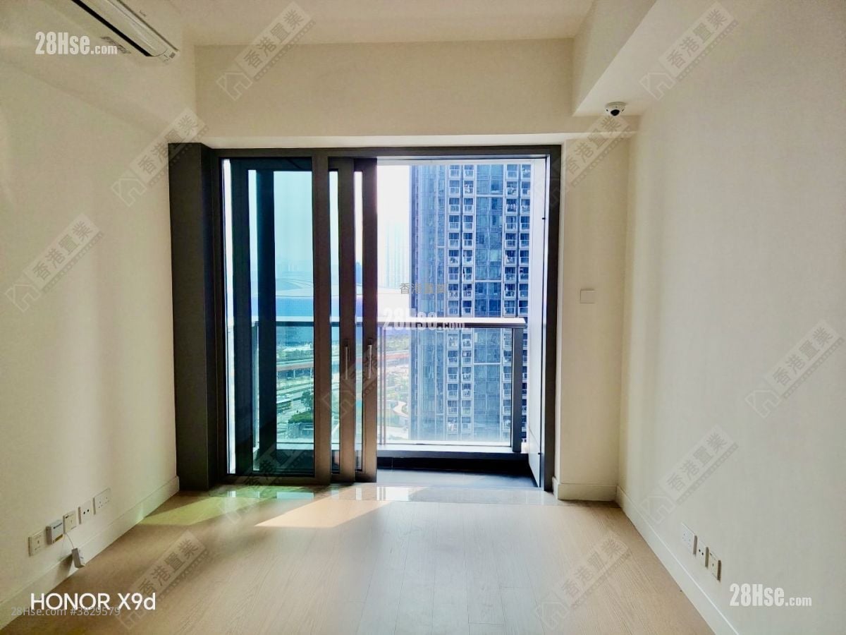 living room: Monaco Rental 3 Bedrooms , 2 Bathrooms 761 ft²