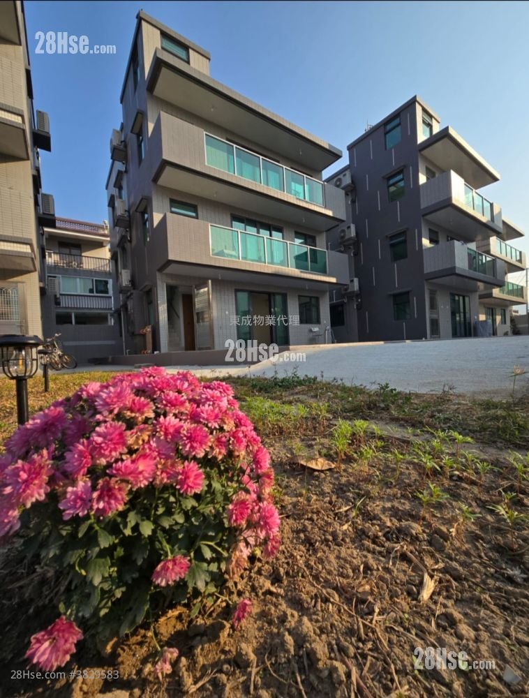 Village Rental 2 Bedrooms , 2 Bathrooms 700 ft²