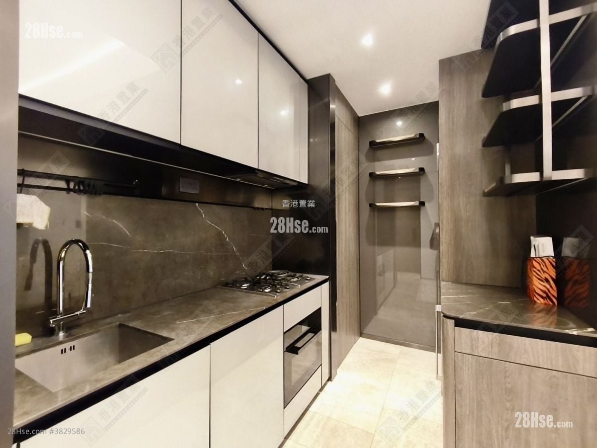 kitchen: The Henley Rental 3 Bedrooms , 2 Bathrooms 888 ft²