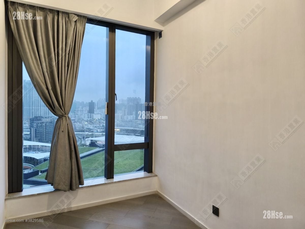 bedroom 2: The Henley Rental 3 Bedrooms , 2 Bathrooms 888 ft²