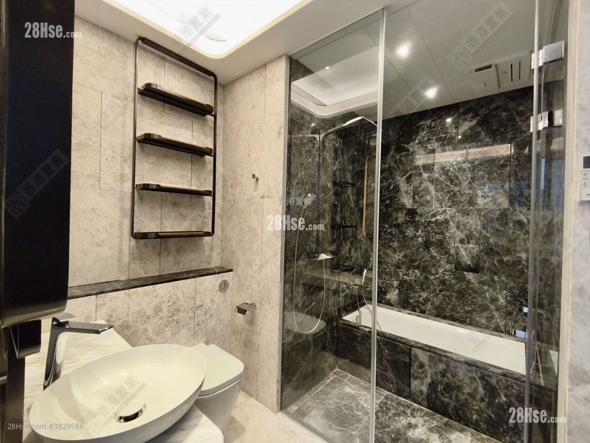 bathroom: The Henley Rental 3 Bedrooms , 2 Bathrooms 888 ft²
