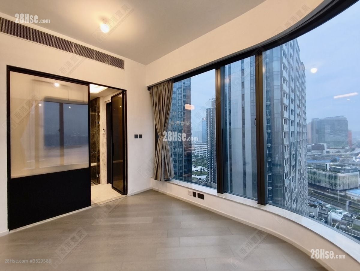 master room: The Henley Rental 3 Bedrooms , 2 Bathrooms 888 ft²