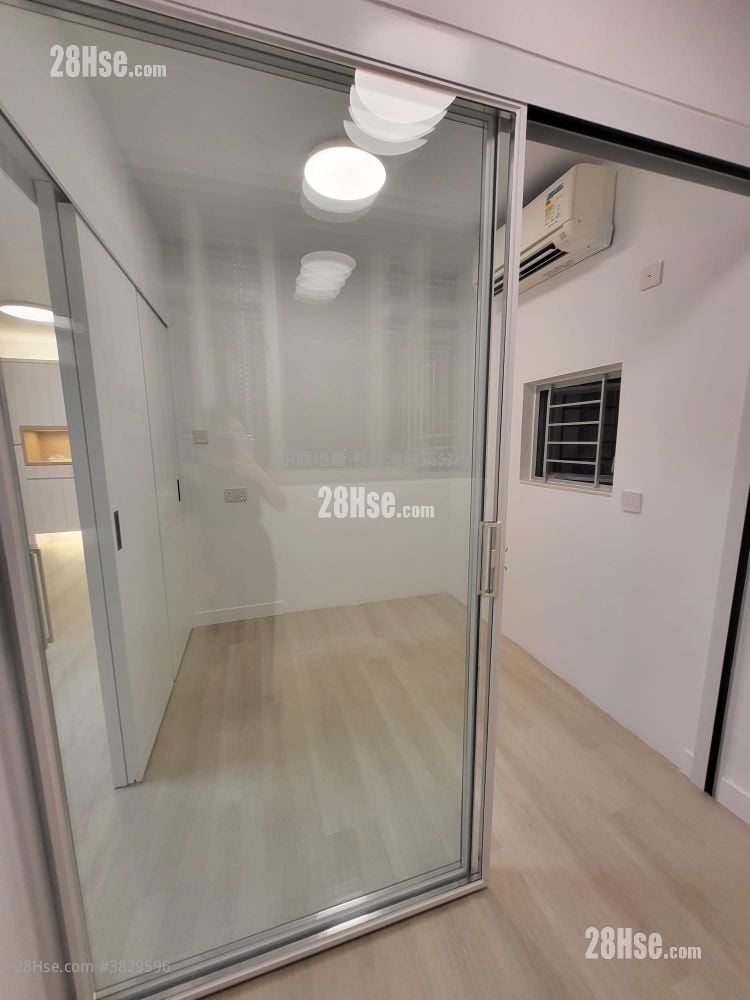 Hoi Lok Court Sell 2 Bedrooms 394 ft²