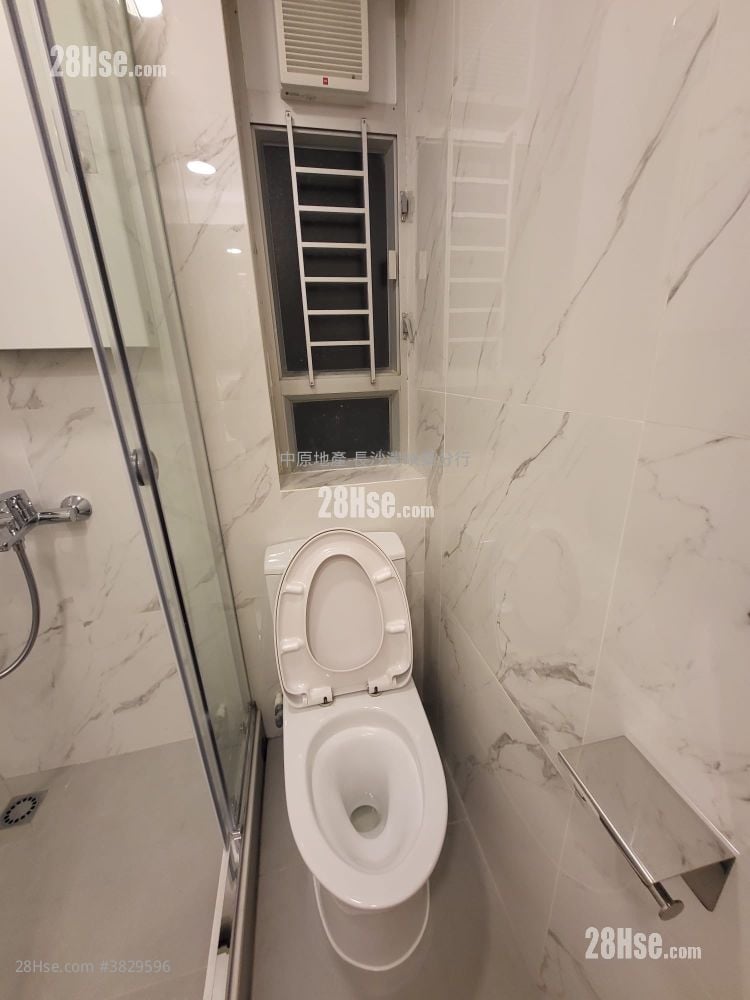 Hoi Lok Court Sell 2 Bedrooms 394 ft²