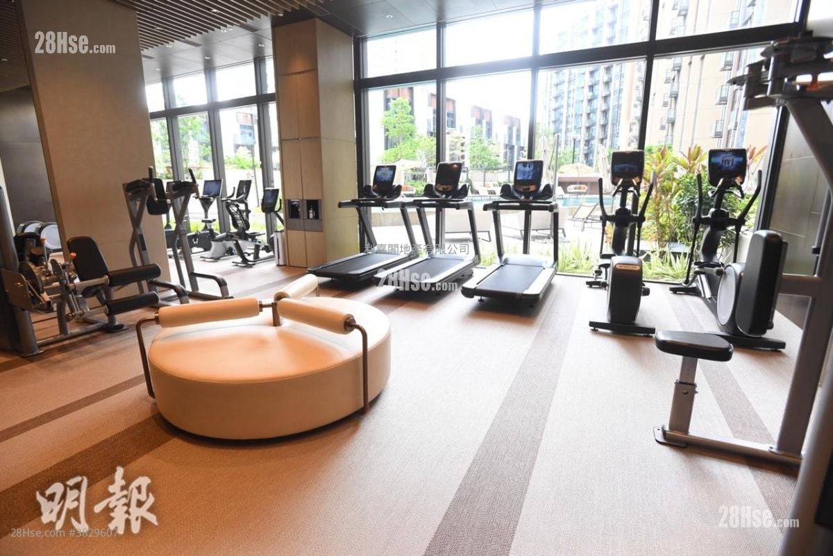 Crescent Green Sell 2,101 ft²