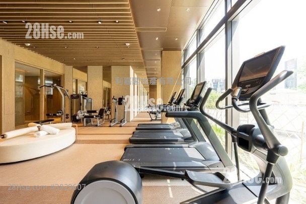 Crescent Green Sell 2,101 ft²