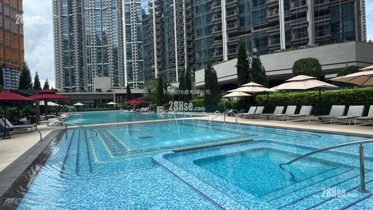 Villa Garda I Sell 2 Bedrooms 448 ft²