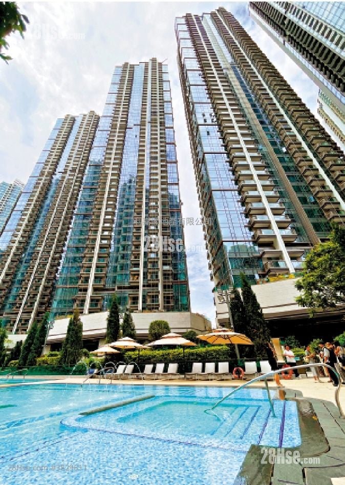 Villa Garda I Sell 2 Bedrooms 448 ft²