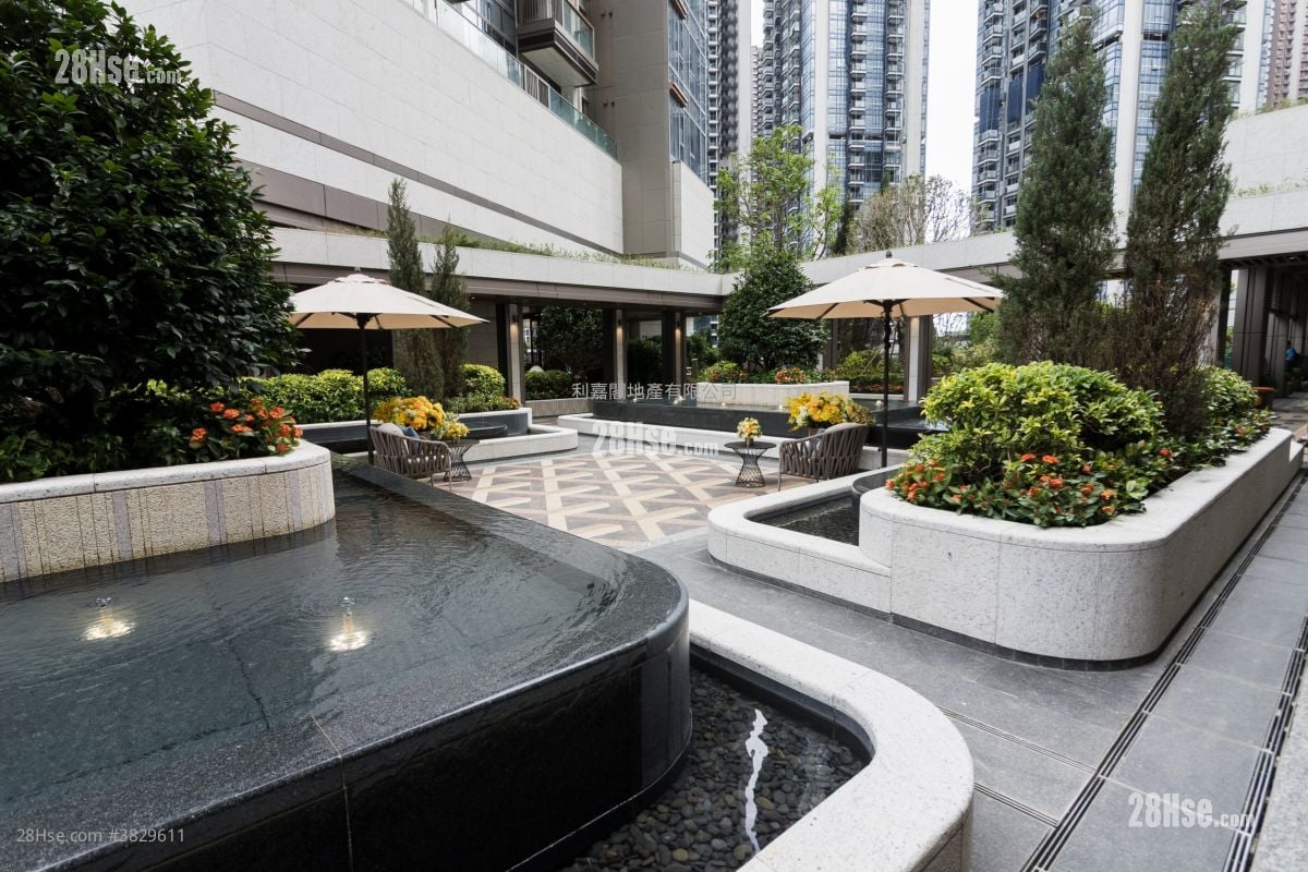 Villa Garda I Sell 2 Bedrooms 448 ft²