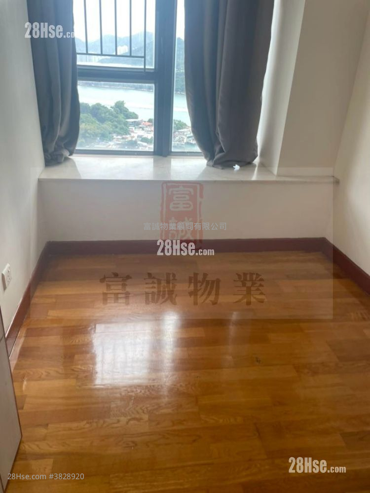 Canaryside Sell 2 Bedrooms , 1 Bathroom 636 ft²