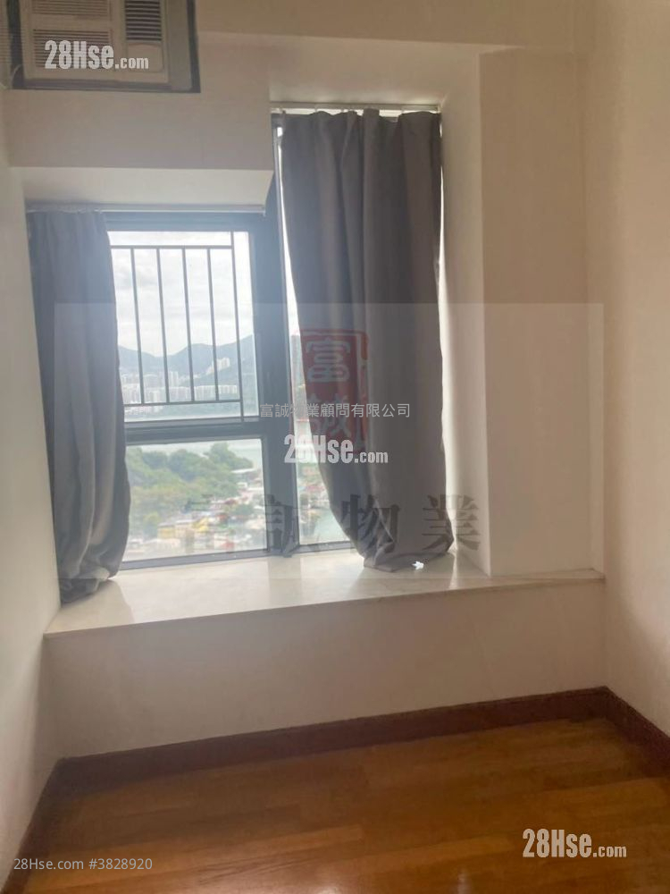 Canaryside Sell 2 Bedrooms , 1 Bathroom 636 ft²