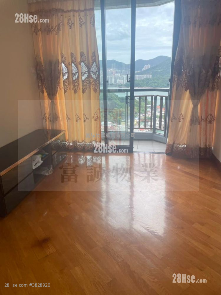 Canaryside Sell 2 Bedrooms , 1 Bathroom 636 ft²