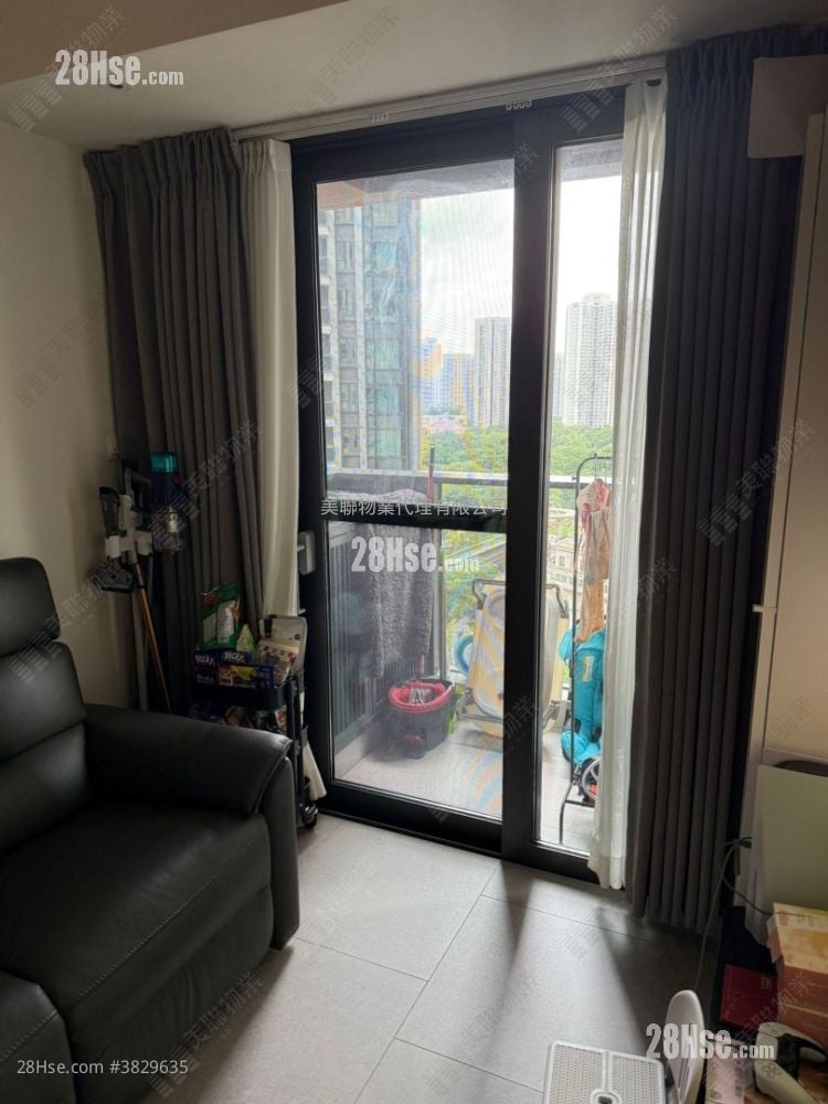 Yoho West Sell 2 Bedrooms 409 ft²