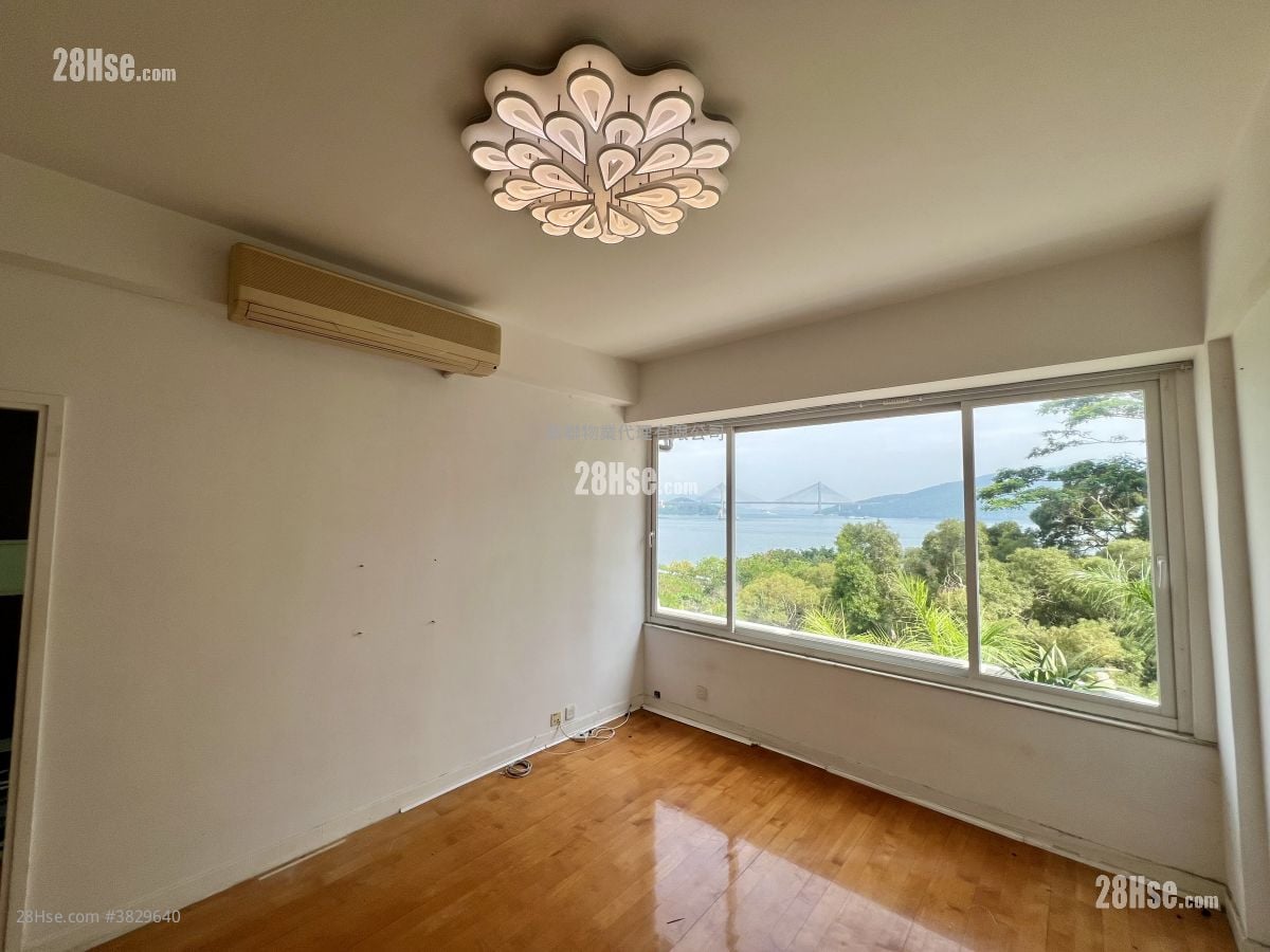 living room: Hong Kong Garden Sell 3 Bedrooms , 2 Bathrooms 936 ft²