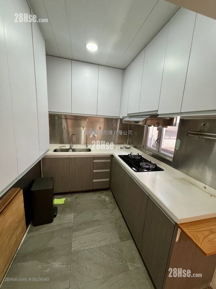kitchen: Hong Kong Garden Sell 3 Bedrooms , 2 Bathrooms 936 ft²