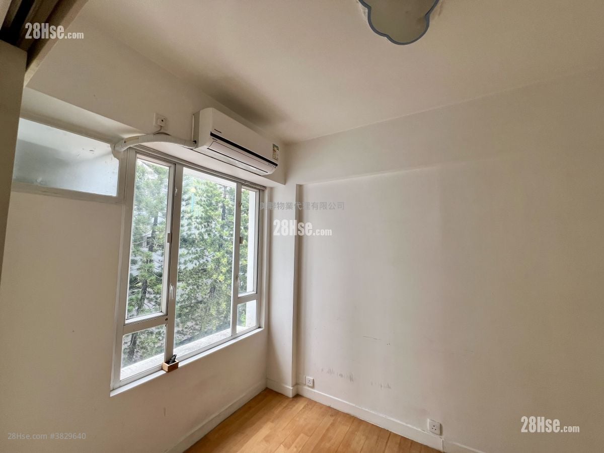 bedroom 2: Hong Kong Garden Sell 3 Bedrooms , 2 Bathrooms 936 ft²