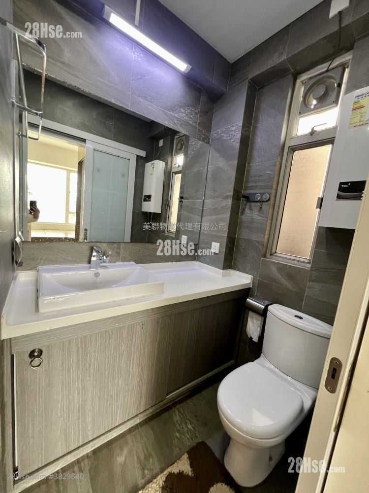 bathroom: Hong Kong Garden Sell 3 Bedrooms , 2 Bathrooms 936 ft²