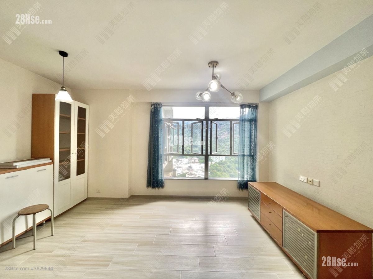 living room: Lido Garden Sell 3 Bedrooms , 1 Bathroom 657 ft²