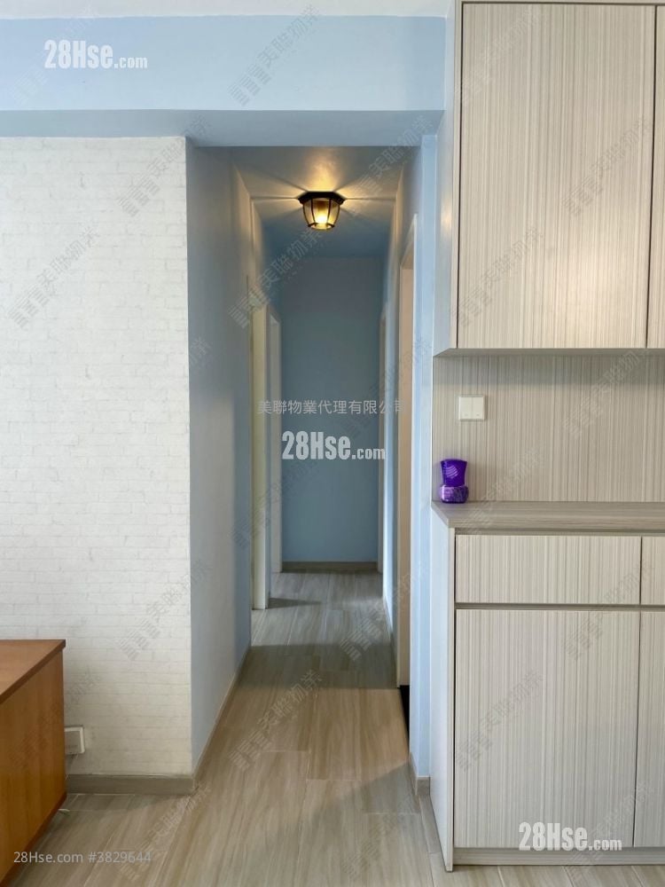 living room: Lido Garden Sell 3 Bedrooms , 1 Bathroom 657 ft²