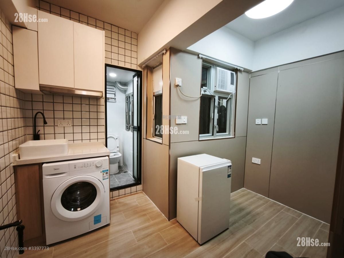 Hin Wah Building Rental Studio , 1 Bathroom 150 ft²