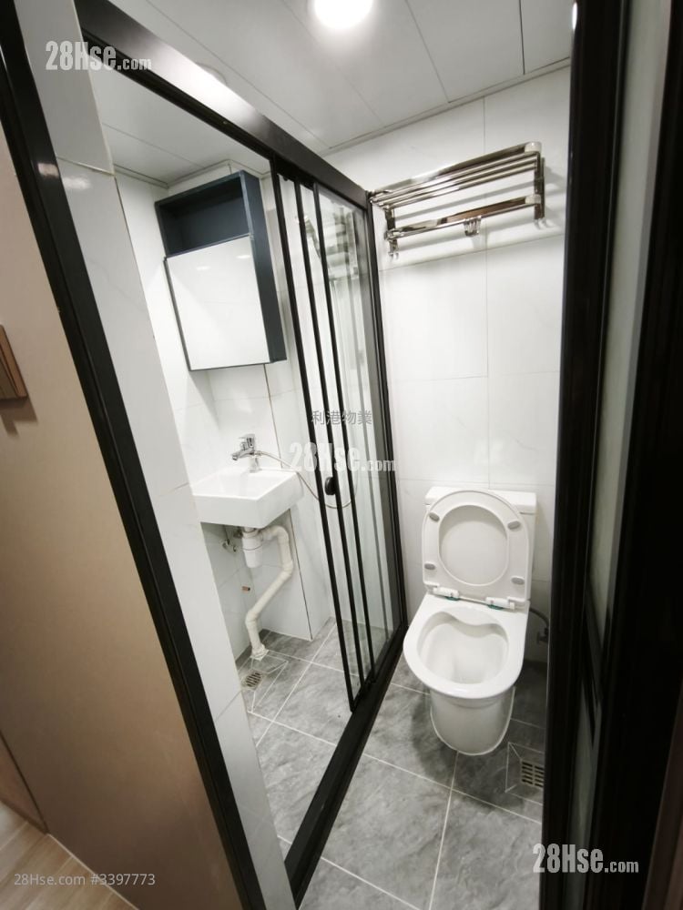 Hin Wah Building Rental Studio , 1 Bathroom 150 ft²