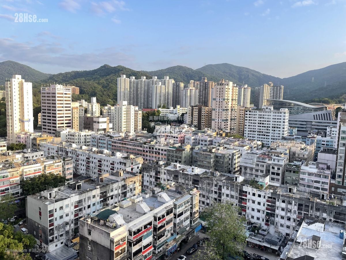 The Golden Gate Sell 5+ Bedrooms 2,036 ft²