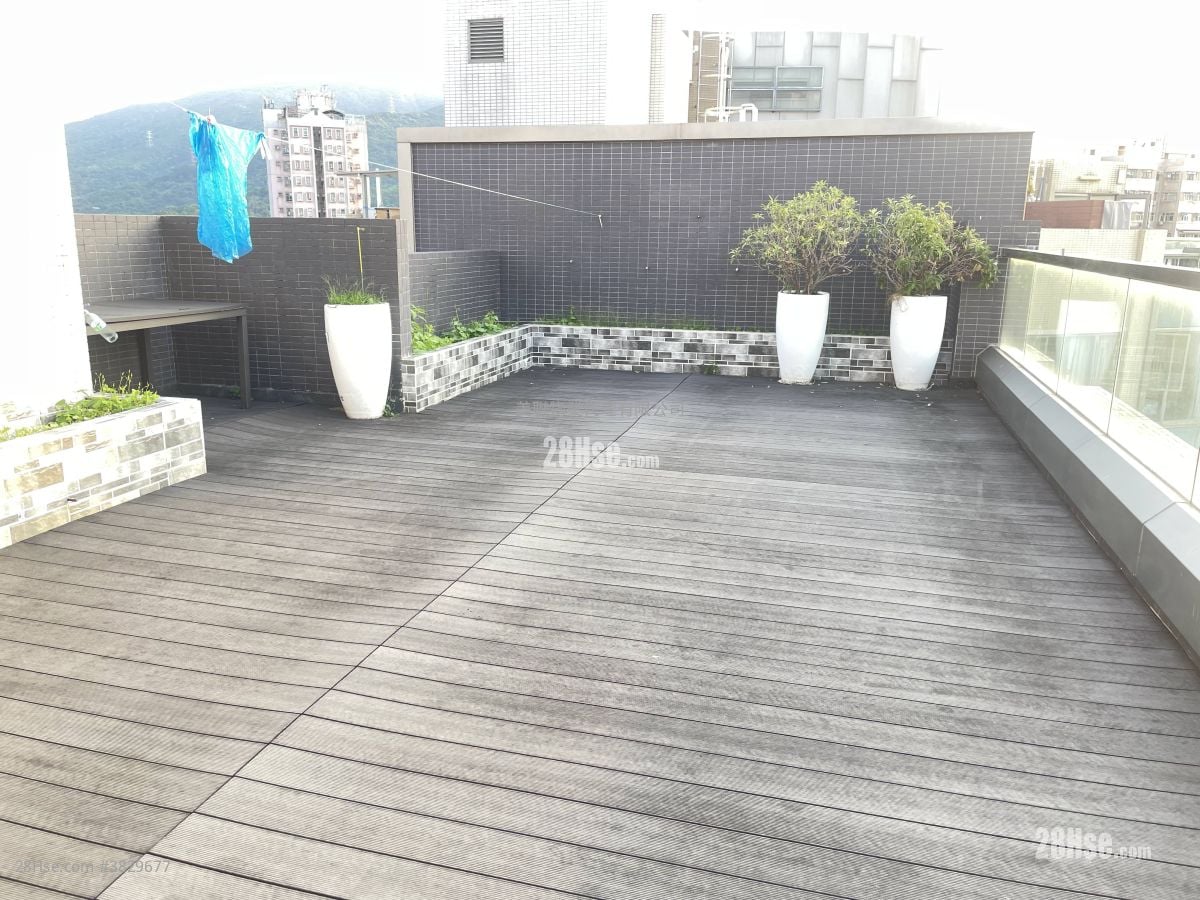 The Golden Gate Sell 5+ Bedrooms 2,036 ft²