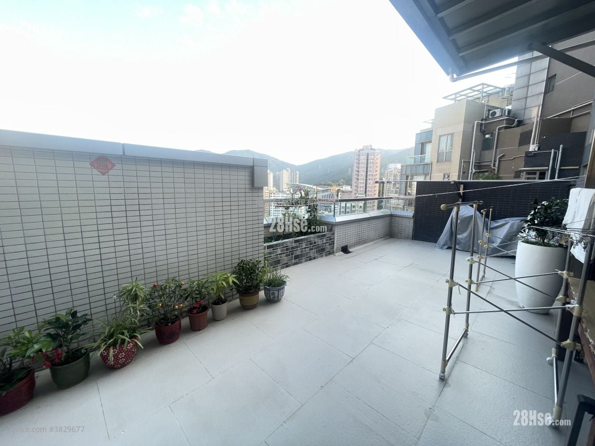 The Golden Gate Sell 5+ Bedrooms 2,036 ft²