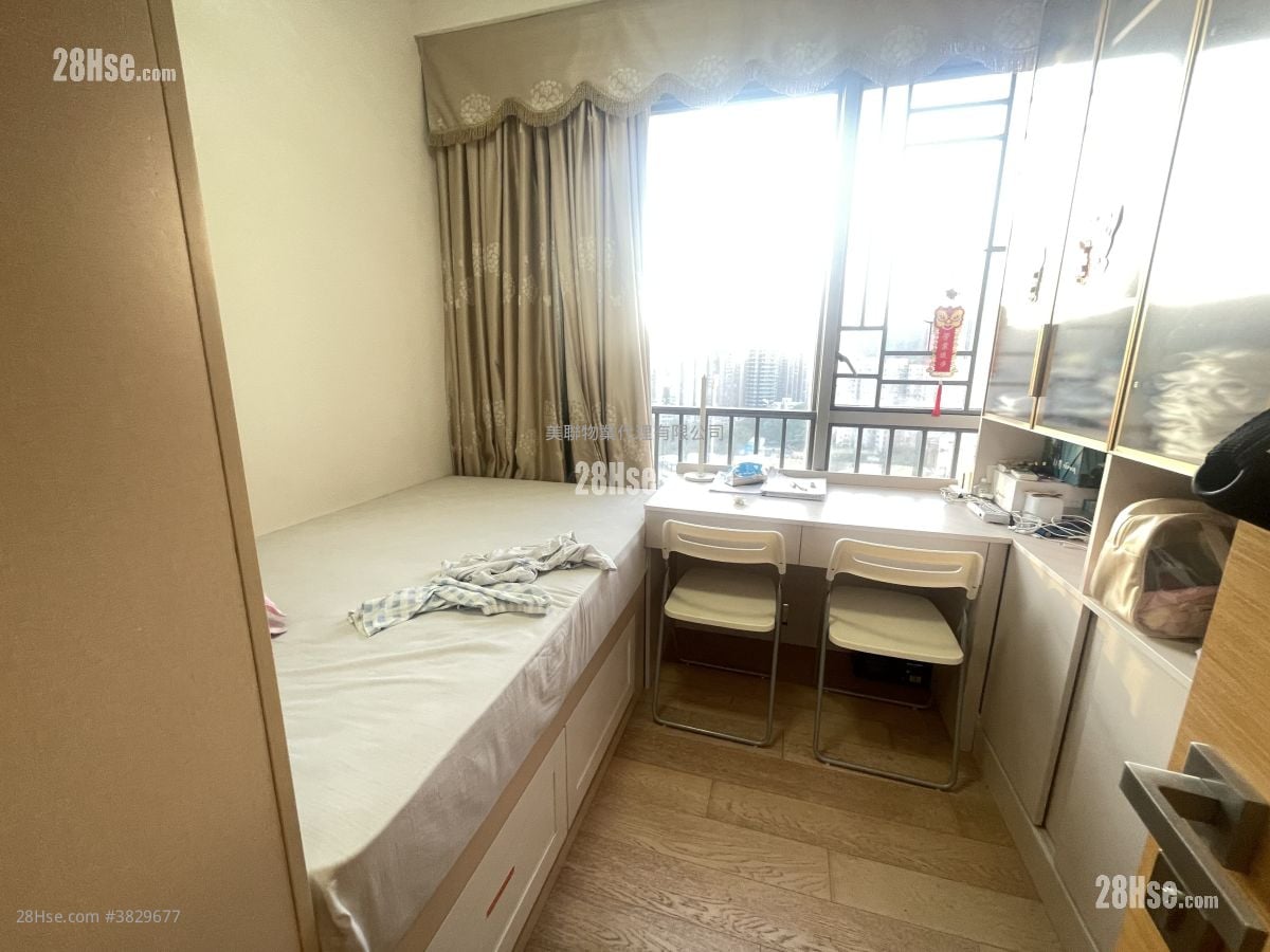 The Golden Gate Sell 5+ Bedrooms 2,036 ft²