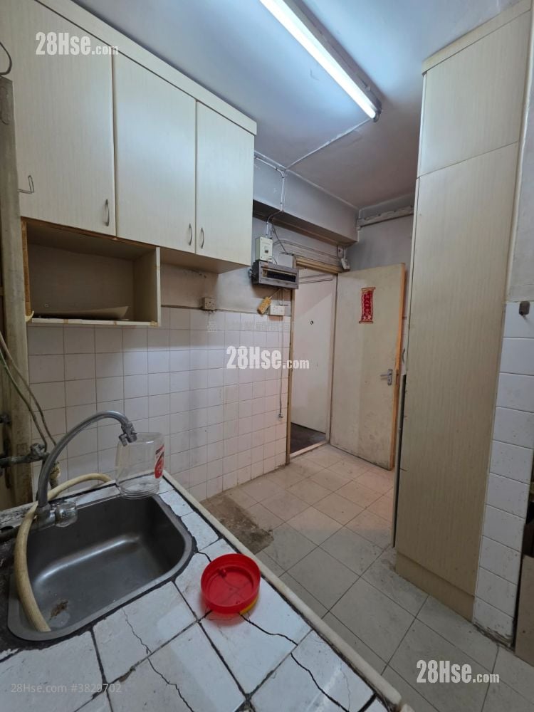 Causeway Bay Mansion Sell 3 Bedrooms , 2 Bathrooms 848 ft²