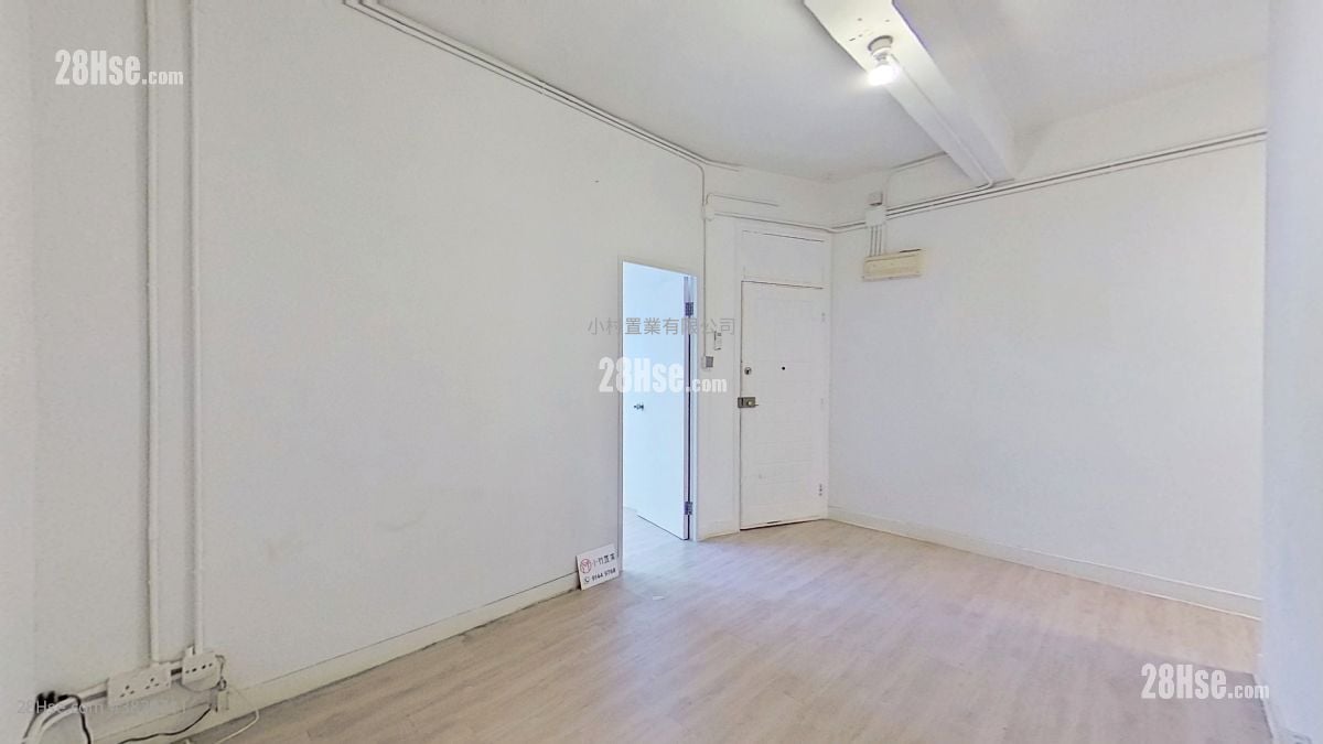 living room: 521-523 Lockhart Road Rental 2 Bedrooms , 1 Bathroom 545 ft²