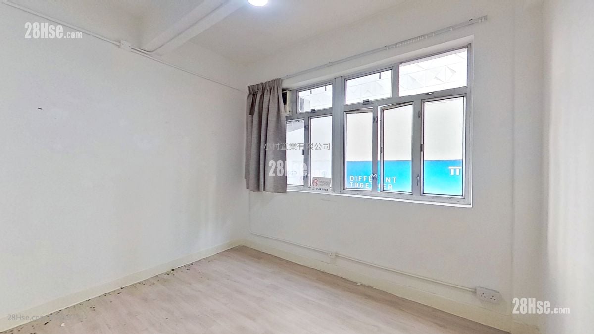 master room: 521-523 Lockhart Road Rental 2 Bedrooms , 1 Bathroom 545 ft²