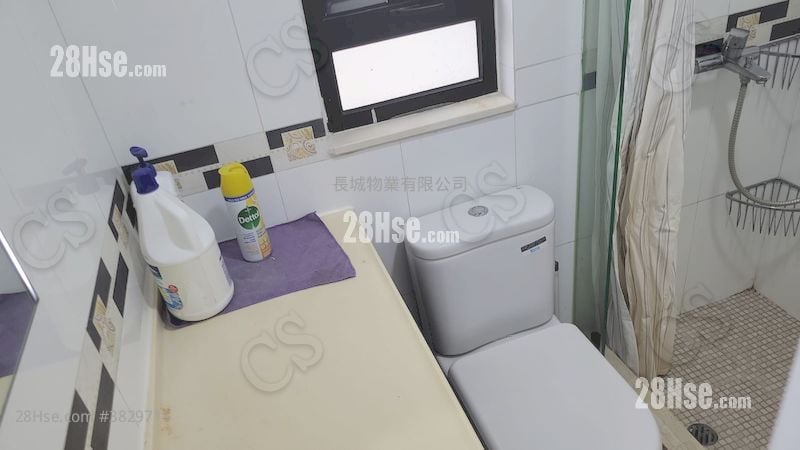 Kornhill Rental 3 Bedrooms , 1 Bathroom 596 ft²