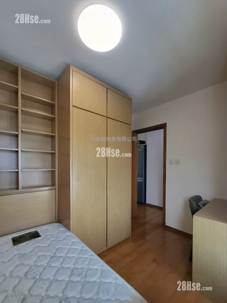 Seaview Crescent Rental 2 Bedrooms , 1 Bathroom 573 ft²