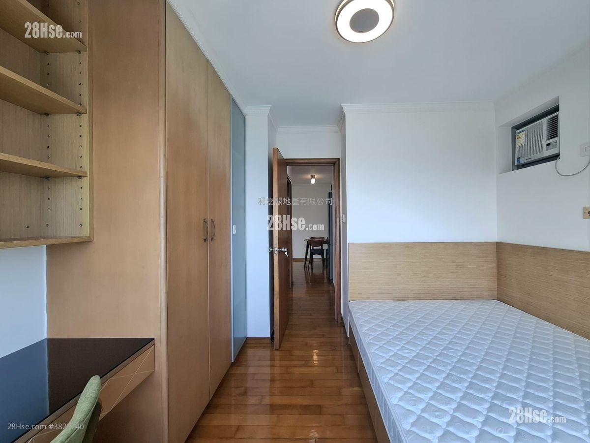 Seaview Crescent Rental 2 Bedrooms , 1 Bathroom 573 ft²