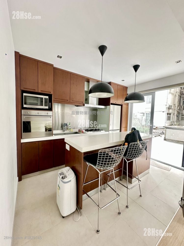 Victoria Park Mansion Rental 3 Bedrooms , 2 Bathrooms 901 ft²