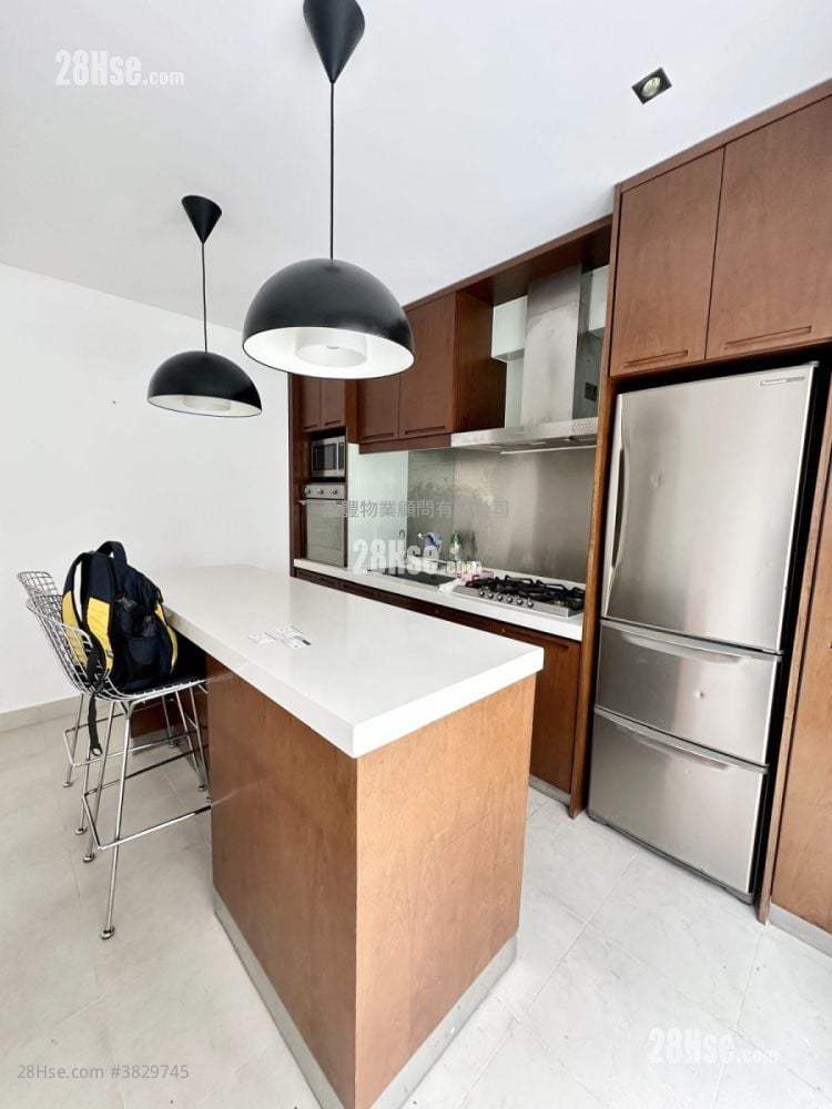 Victoria Park Mansion Rental 3 Bedrooms , 2 Bathrooms 901 ft²