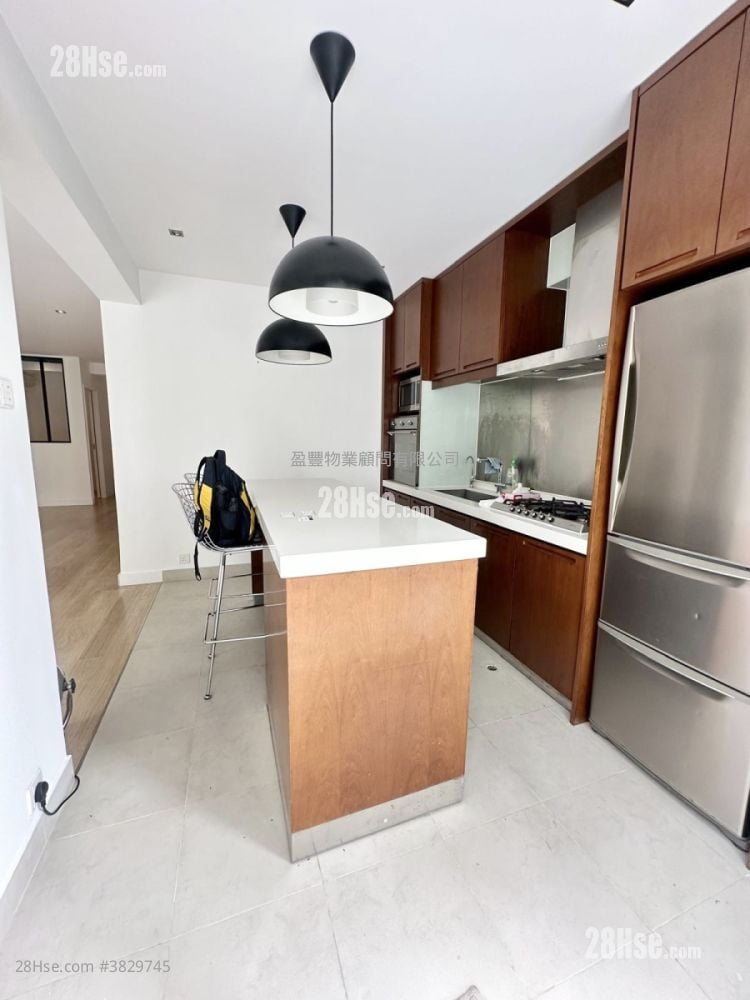 Victoria Park Mansion Rental 3 Bedrooms , 2 Bathrooms 901 ft²
