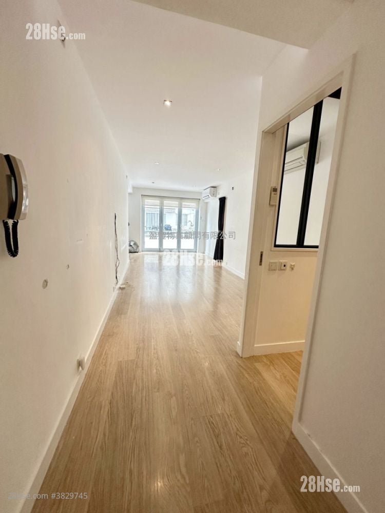 Victoria Park Mansion Rental 3 Bedrooms , 2 Bathrooms 901 ft²