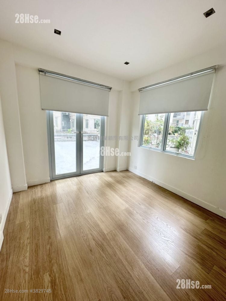 Victoria Park Mansion Rental 3 Bedrooms , 2 Bathrooms 901 ft²