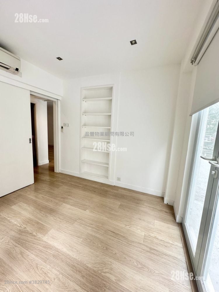 Victoria Park Mansion Rental 3 Bedrooms , 2 Bathrooms 901 ft²